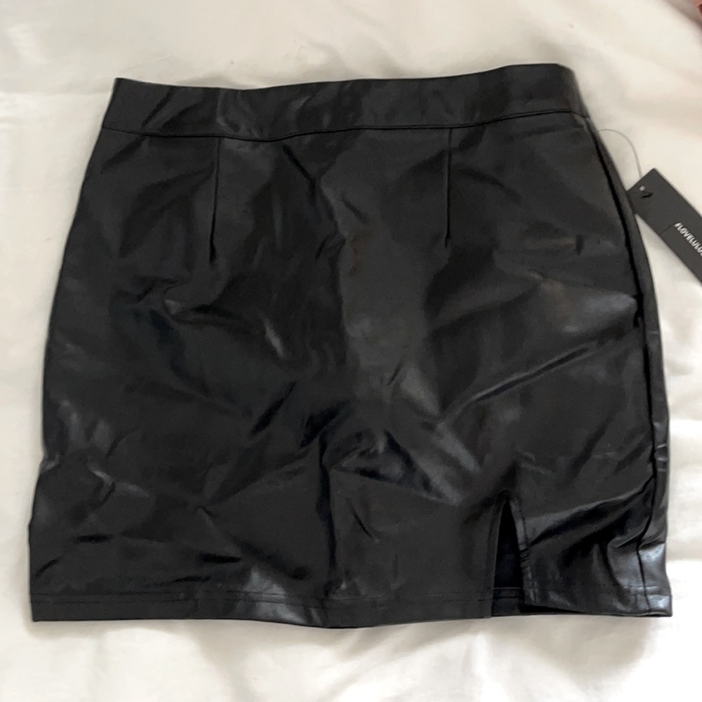 LULUS LEATHER SKIRT NEVER WORN